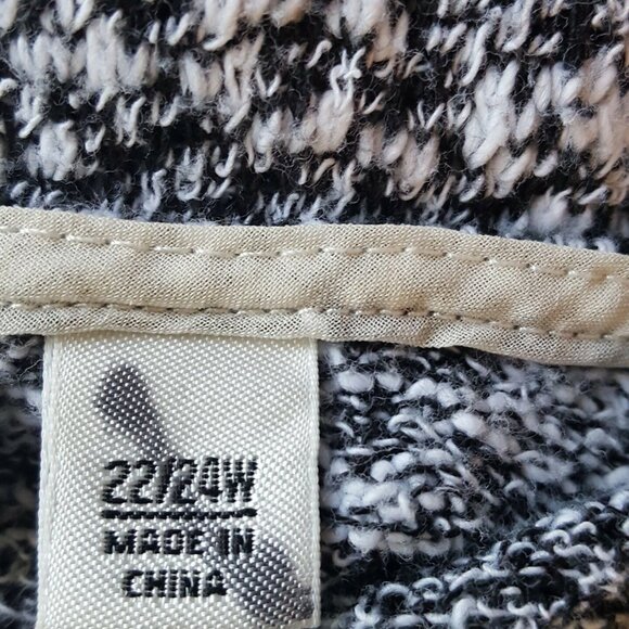 Cato Woman Top Women's 22/24W Cotton/Poly Stretch Black White Knit Short Sleeve - Picture 10 of 12